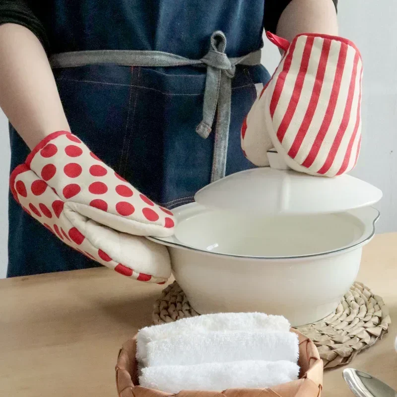 1組の綿製オーブンミトンと鍋つかみ、ドット柄とストライプ柄、 - Heat Resistant Glove のレビューと価格